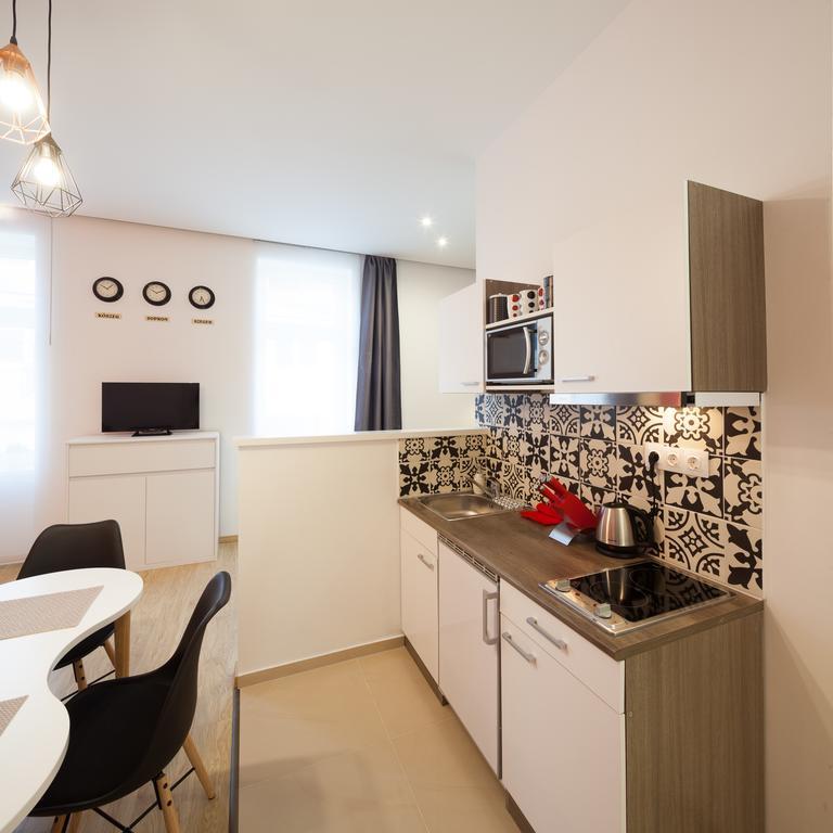 Studio 16 Apartment Sopron Bagian luar foto